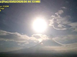 Gunung Semeru Erupsi Lagi, Tinggi Letusan Capai 700 Meter