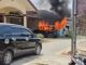 Mobil Minibus Hangus Terbakar Saat Terparkir di Halaman Rumah