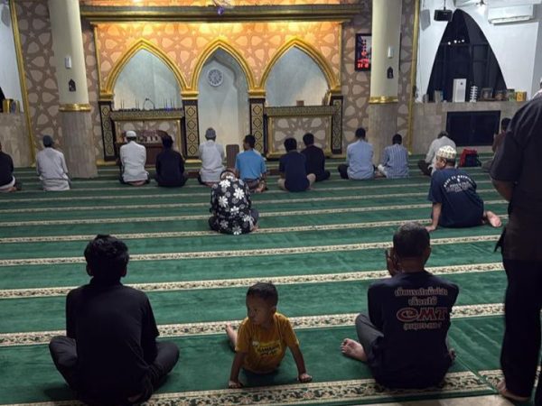 1 Ramadan Jatuh Selasa Besok, Jemaah Naqsabandiyah di Padang Mulai Tarawih Malam Ini