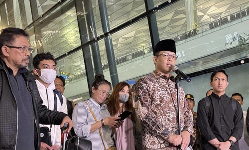 Menlu Sugiono Terima 22 WNI yang Dievakuasi dari Iran