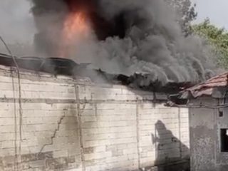 Update Kebakaran Pabrik Helm Bogor: Api Belum Padam