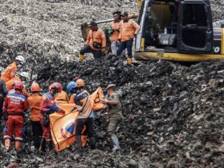 Update Korban Longsor Sampah Bantargebang: 7 Orang Meninggal Dunia dan 6 Selamat