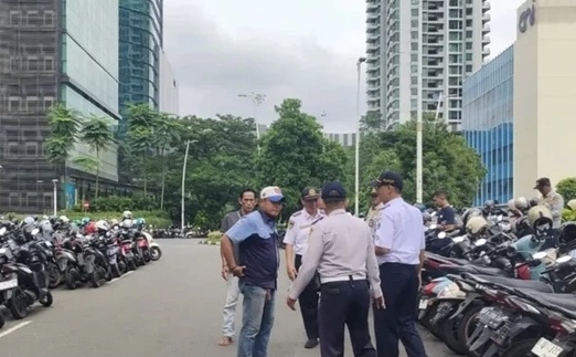 Dishub Tegur Tukang Parkir di Jakbar yang Getok Tarif Berdalih THR