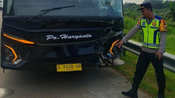 Kecelakaan Bus PO Haryanto di Tol Batang,  5 Mobil Pemudik Dihantam