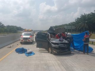 Innova Reborn Tabrak Truk Tronton di Tol Indrapura-Kisaran, 4 Orang Tewas