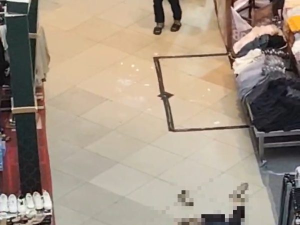Geger! Seorang Perempuan Tewas di Lantai Dasar Plaza Medan Fair, Diduga Bunuh Diri