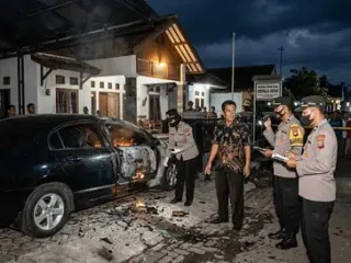 Rumah Kades Purwasaba Diteror, Mobil Dibakar OTK