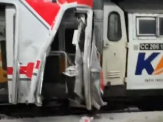 KA Argo Bromo Tabrak KRL Cikarang Line, Banyak Korban di Gerbong Wanita