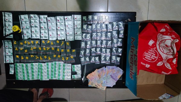 Penjual Obat Keras Ilegal di Bogor Digerebek, 616 Butir Disita
