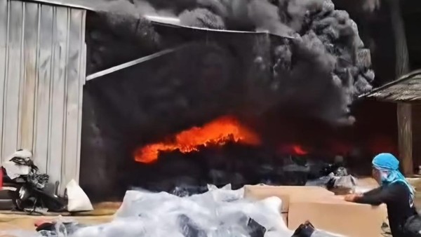 Kebakaran Terjadi di Gudang Sparepart Bogor, Diduga Karena Korsleting Listrik