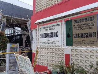 Siswa SD di Bogor Belajar Daring Gegara Terdampak Ledakan Lapangan Padel