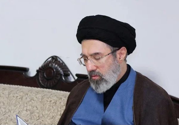 Mojtaba Khamenei Dirawat di Qom Iran, Kondisi Tak Sadarkan Diri