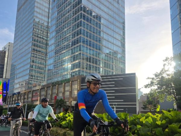 Tak Peka! Baru Kemarin Sebagian Jakarta Gelap Gulita, Jumat Pagi GM PLN UID Jaya Malah Santai Bersepeda