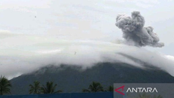 Gunung Ibu di Malut Kembali Erupsi