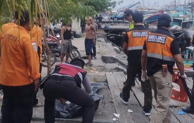 Pria Tanpa Identitas Tewas Mengambang di Celah Kapal Pelabuhan Benoa