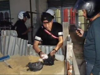 Polisi Gerebek Kampung Narkoba di Pekanbaru, Ada Sabu dalam Pasir