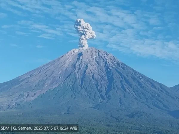 Gunung Semeru Kembali Erupsi, Tinggi Letusan Capai 1.000 Meter