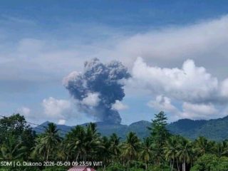 2 Kali Erupsi, Gunung Dukono Keluarkan Kolom Abu Setinggi 3000 Meter