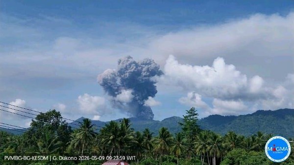 2 Kali Erupsi, Gunung Dukono Keluarkan Kolom Abu Setinggi 3000 Meter
