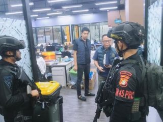 Polisi Gerebek Lokasi Judol di Perkantoran Hayam Wuruk, Ratusan WNA Diamankan