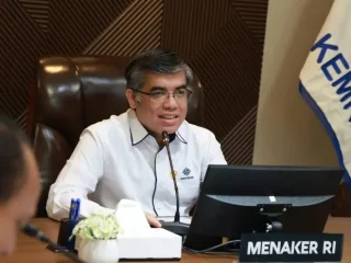 Menaker Buka Suara Soal 2 Pabrik Otomotif Cabut dari RI ke Vietnam