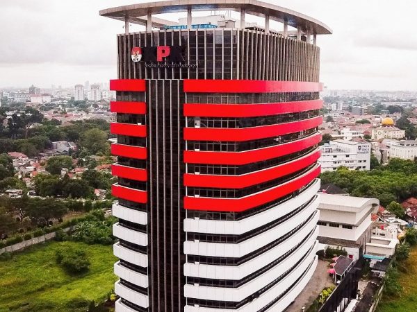 OTT KPK di Kuansing! 10 Orang Diamankan, Bupati dan Sekda Diburu