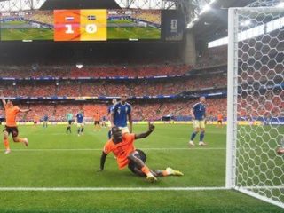 Karma Swedia, Babak Belur Dihajar Belanda 5-1