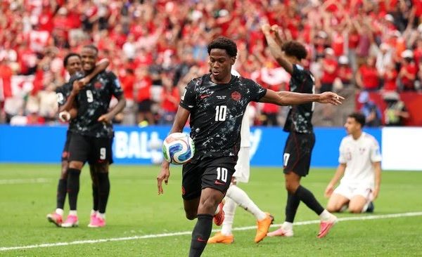 Diwarnai Patah Kaki, Hattrick dan 2 Kartu Merah, Kanada Bantai Qatar 6-0