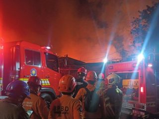 Rumah di Kemayoran Jakpus Terbakar, 35 Mobil dan 165 Petugas Damkar Dikerahkan