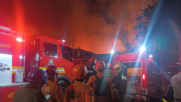 Rumah di Kemayoran Jakpus Terbakar, 35 Mobil dan 165 Petugas Damkar Dikerahkan