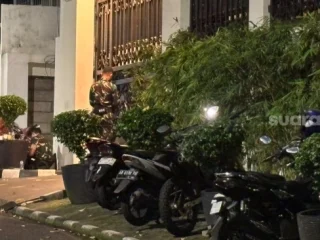 Mencekam! Rumah Mewah Jampidsus di Jaksel Dijaga Ketat TNI, Saat Polisi Geledah Kafe de'Clan 