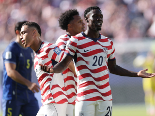 Dengan 10 Pemain, Amerika Serikat Gilas Bosnia & Herzegovina 2-0