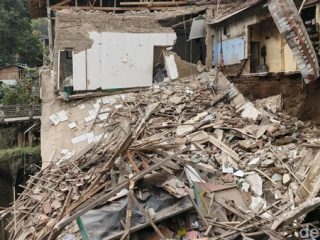 Longsor Landa Gegerkalong Bandung, Empat Bangunan Hancur