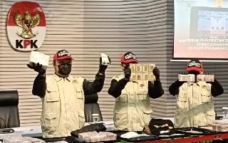 KPK Sita Uang hingga Perhiasan saat Geledah Kantor Bupati dan Dinas di Sukoharjo