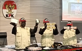 KPK Sita Uang hingga Perhiasan saat Geledah Kantor Bupati dan Dinas di Sukoharjo