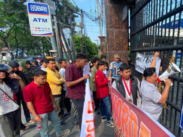 Demo Kejatisu, Mahasiswa Usung Isu Dugaan Korupsi di PLN UID Sumut Hingga Skandal Jampidsus