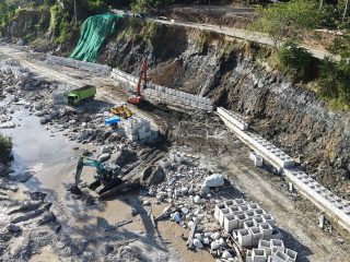 Hutama Karya: Sambut HUT RI, Kebut Penanganan Darurat Jalan Longsor di Aceh dan Sumatera