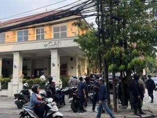 Geledah de'Clan Kafe di Cipete Jaksel, Polisi Sita Brankas Besar