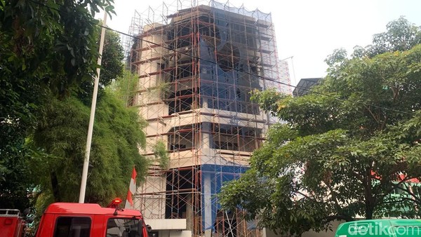 Gedung di Cikini Terbakar, Api Diduga Berasal dari Lantai Dasar