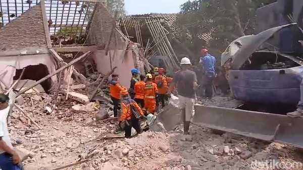 3 Orang Tewas Tertimpa Bangunan Tua di Bumiayu Brebes