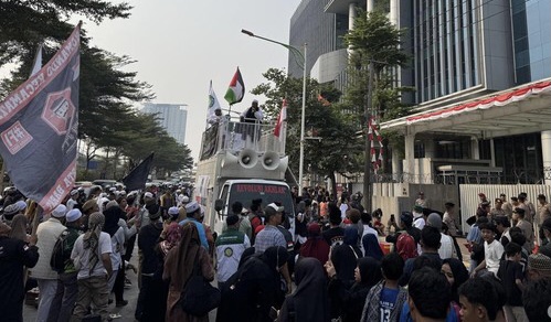 Massa Geruduk Kantor OT Group Buntut Challenge Hafalan Qur'an demi Miras