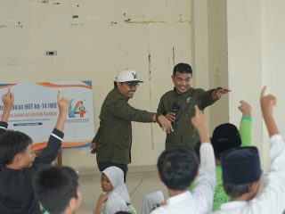 Perayaan HUT ke-14, IWO Serahkan Bea Siswa Untuk 8 Siswa SD Muhammadiyah 16 Jaksel