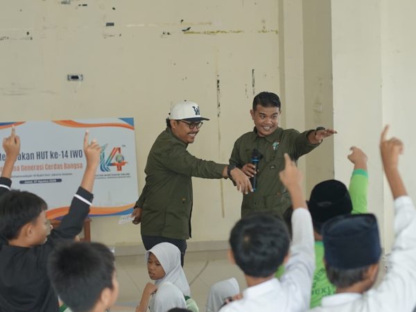 Perayaan HUT ke-14, IWO Serahkan Bea Siswa Untuk 8 Siswa SD Muhammadiyah 16 Jaksel