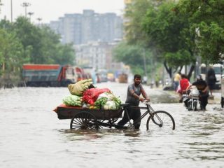 Banjir Terburuk Landa India, Korban Tewas Nyaris Tembus 100 Orang 