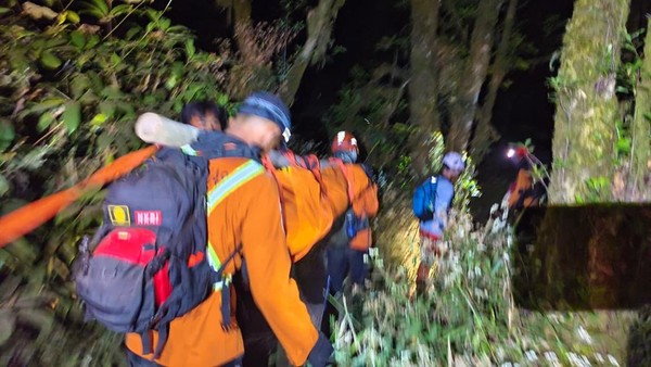 Pendaki Remaja Tewas Jatuh ke Kawah Gunung Slamet, Evakuasi Jenazah Libatkan 100 Orang