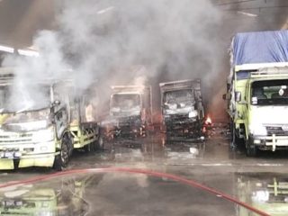 Kebakaran Terjadi di Pabrik Busa Bogor, 5 Mobil Ikut Hangus