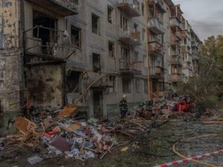 9 Orang Tewas dan Puluhan Lainnya Luka Akibat Serangan Rudal Rusia di Ibukota Ukraina
