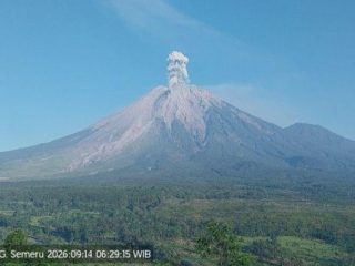 Gunung Semeru Kembali Erupsi