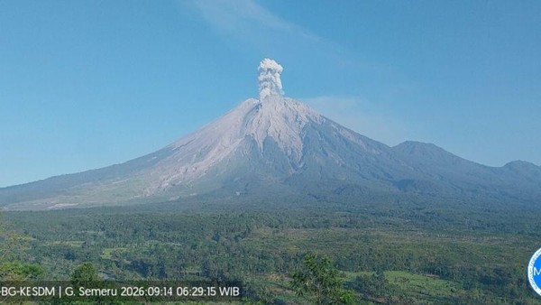 Gunung Semeru Kembali Erupsi