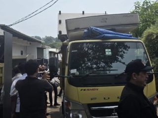 Klaster Mewah Lapas Cibinong Dibongkar, Barang-barang Diangkut